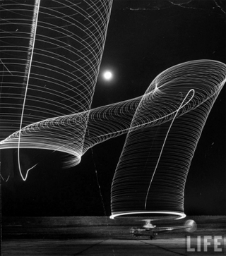 Illustration for article titled Light Paintings That Make the Real World Look like Tron